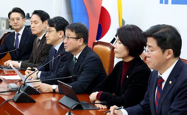 한병도 더불어민주당 원내대표가 12일 오전 국회에서 열린 정책조정회의에서 발언하고 있다. 장진영 기자