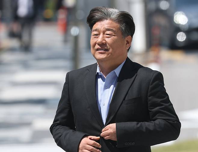 '11억원 불법 대출' 의혹으로 1심에서 당선무효형을 선고받은 양문석 더불어민주당 의원(경기 안산시갑)이 지난해 4월 29일 오후 경기 수원시 영통구 수원고등법원에서 열린 항소심 공판에 출석하고 있다. 뉴스1