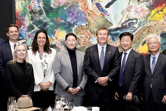 Hyosung Group Chairman Cho Hyun-joon, fourth from right, poses for a commemorative photo with a delegation from the Business Council of Australia, including CEO Bran Black, third from right, during a meeting to discuss cooperation. [HYOSUNG]