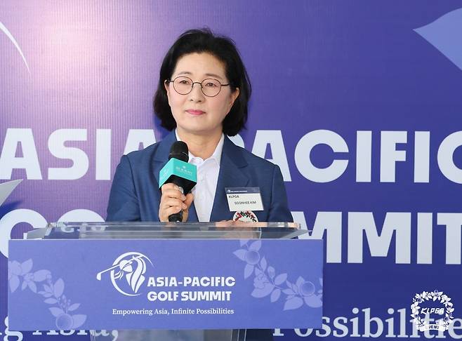 인사말을 하고 있는 김순희 KLPGA 수석 부회장. KLPGA