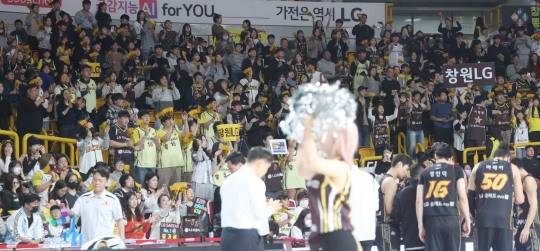 창원LG 홈경기 누적 관중 300만 돌파…인기 후끈. 사진[연합뉴스]