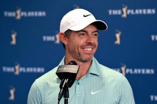 기자회견 하는 매킬로이. 사진[AFP=연합뉴스]