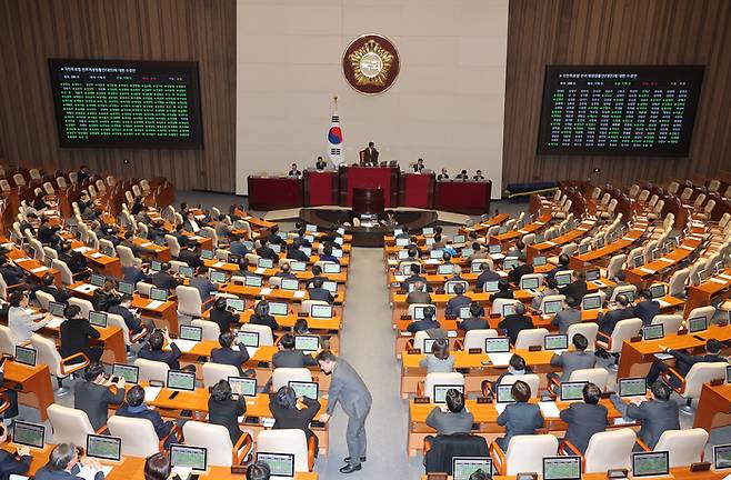 지난 1일 국회에서 국민투표법 전부개정법률안(대안)에 대한 수정안이 통과되는 모습. 기사 내용과 직접적인 관련 없음. [연합뉴스]