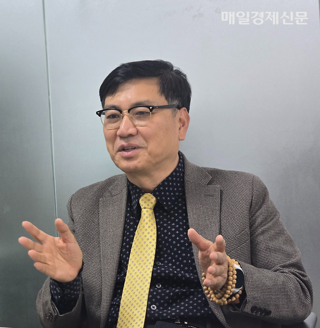 임중연 교수가 서울 중구 동국대학교 AI·안전로봇 혁신 연구센터에서 매일경제와 인터뷰하고 있다. [양세호 기자]