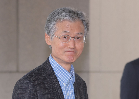 ‘사법개혁 3법 공포’ 출근하는 조희대 대법원장. (사진=연합뉴스)