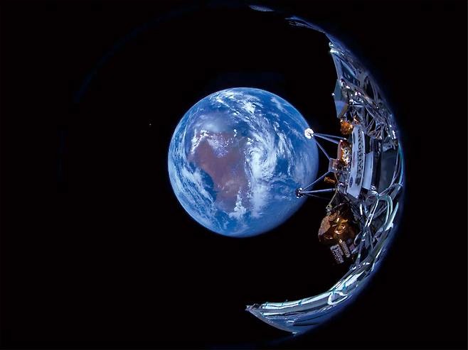 인튜이티브머신스는 달 인프라·데이터 시장에서 선두 주자로 평가받는다. 사진은 인튜이티브머신스의 달 착륙선 오디세우스가 우주에서 찍은 지구 모습. (인튜이티브머신스 제공)