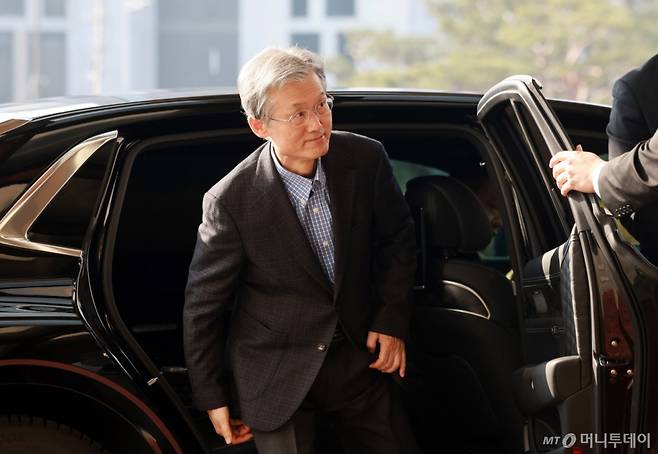 정부가 사법개혁 3법을 공포·시행한 12일 조희대 대법원장이 서울 서초구 대법원으로 출근하고 있다. /사진=머니투데이 DB