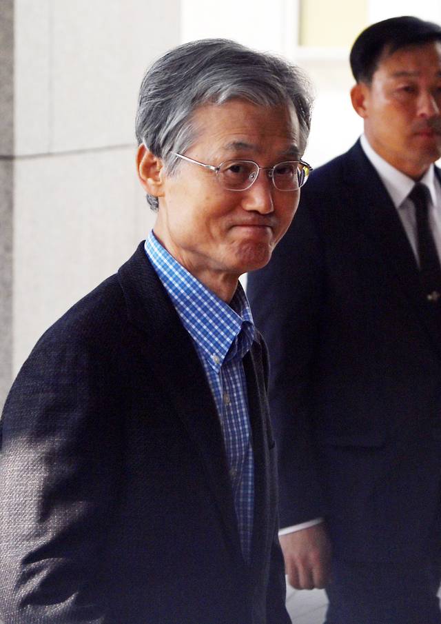 입 굳게 다문 조희대 대법원장 : 법왜곡죄·재판소원제 도입, 대법관 증원 등을 핵심으로 한 ‘사법개편 3법’이 공포돼 시행에 들어간 12일 오전 조희대 대법원장이 서울 서초구 대법원 청사로 출근하고 있다. 박윤슬 기자