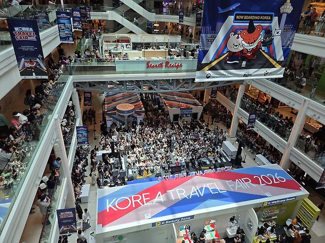 인산인해 싱가포르 K관광로드쇼