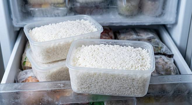 24시간의 차가운 기다림은 탄수화물을 ‘살 안 찌는 성분’으로 바꾸는 마법을 부린다. 픽사베이