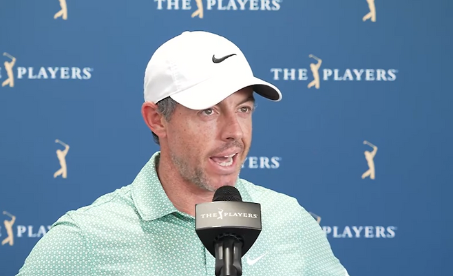 로리 매킬로이가 12일(한국시간) 더 플레이어스 챔피언십 연습 라운드 후 취재진과 인터뷰하고 있다. PGA 투어