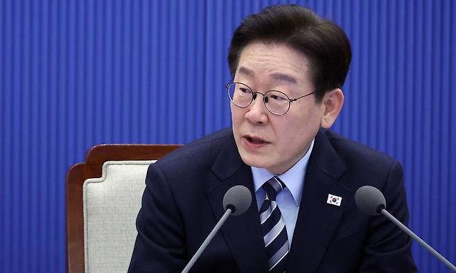 이재명 대통령이 12일 청와대에서 수석보좌관회의를 주재하고 있다. 연합뉴스