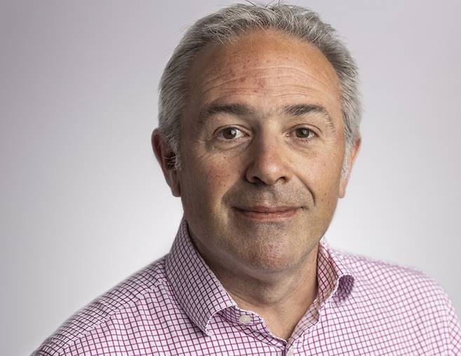 에드워드 루스 영국 파이낸셜타임스(FT) 미국 담당 편집장 겸 칼럼니스트. 루스는 최근 칼럼에서 트럼프 대통령의 종전 발언이 미국의 전략적 의도를 이란에 노출할 수 있다고 분석했다. 레이 뷰로 제공