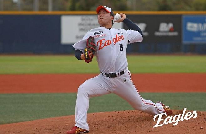 한화 왕옌청이 12일 대전한화생명볼파크서 열린 삼성과 시범경기에 선발등판해 3이닝 3실점을 기록했다. 사진제공｜한화 이글스