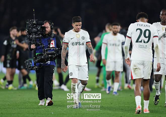 ▲ 파리 생제르맹의 이강인이 12일 오전 5시(한국시간) 프랑스 파리의 파르크 데 프랭스에서 열린 2025-2026시즌 유럽축구연맹(UEFA) 챔피언스리그(UCL) 16강 1차전에서 첼시를 상대로 선전했다. 지난 시즌 빅이어를 들어 올린 파리 생제르맹이 이번에도 유럽 정상 자리를 지킬 수 있을지 관심이 쏠린다. 이강인이 2차전에서 공격 포인트로 아쉬움을 털어낼지도 주요 관전 포인트다.