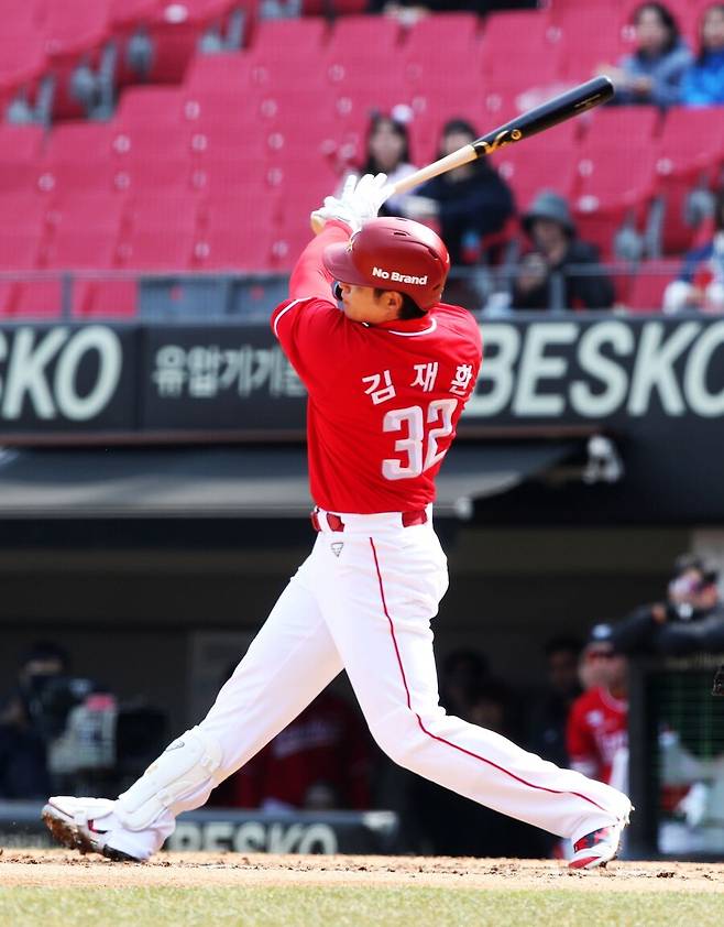 ▲ SSG 타선은 김재환이 1안타 1타점, 박성한이 2볼넷을 기록했고 최정 한유섬 정준재가 안타를 때린 것 외에는 특별히 도드라진 게 없었다.&nbsp;ⓒSSG랜더스