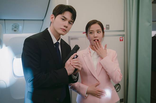 ‘월간남친’ 옹성우, 지수. 사진|넷플릭스