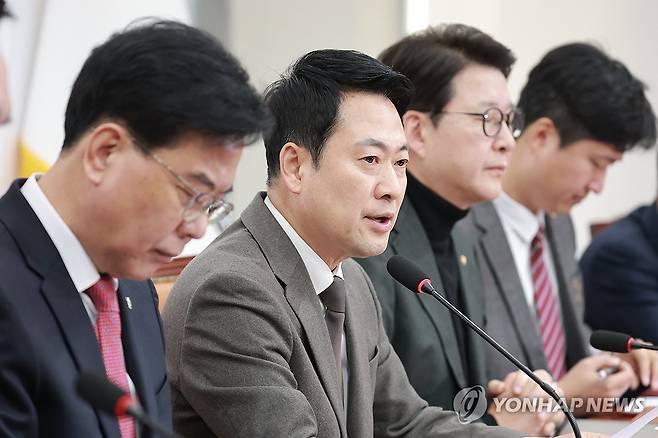 최고위에서 발언하는 장동혁 대표 (서울=연합뉴스) 신현우 기자 = 국민의힘 장동혁 대표가 12일 서울 여의도 국회에서 열린 최고위원회의에서 발언하고 있다. 2026.3.12 nowwego@yna.co.kr