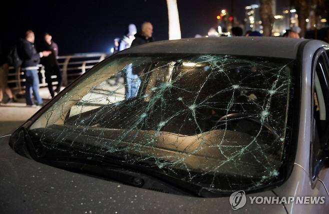 레바논 베이루트에서 드론 공격에 파괴된 차량 [로이터=연합뉴스. 재판매 및 DB 금지]