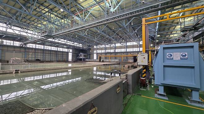 부산시 한국해양과학기술원 내 수리실험동 조파수조. /사진=이은지 기자