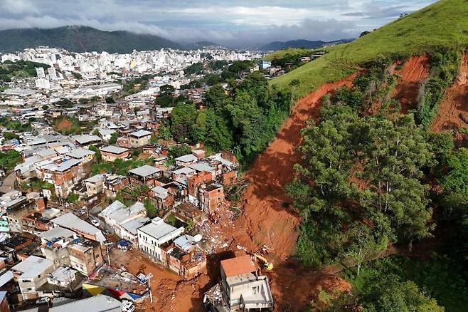 ▲지난달 26일 브라질 미나스제라이스주 주이스지포라의 바리오 파르케 자르딤 버니에 마을이 산사태에 피해를 입은 모습 (사진=AFP연합뉴스)