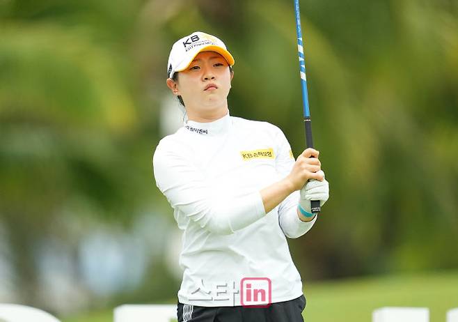 KLPGA 투어 루키 이지민이 12일 태국 아마타스프링에서 열린 2026시즌 개막전 리쥬란 챔피언십 1라운드에서 티샷을 하고 있다. (사진=이데일리 골프in 조원범 기자)