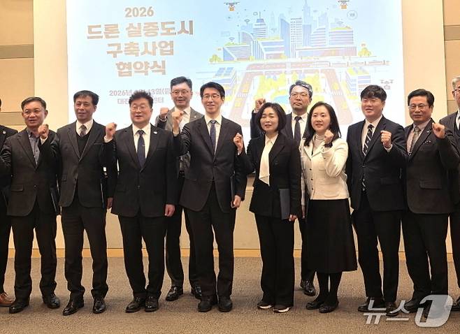 13일 대전컨벤션센터에서 열린 드론 실증도시 구축사업 협약식 모습.(전주시 제공, 재판매 및 DB 금지)/뉴스1