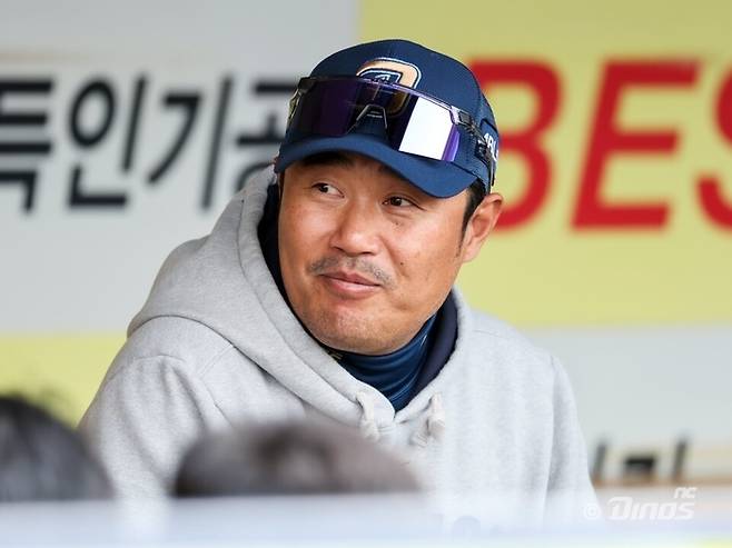NC 이호준 감독이 25일 대구삼성라이온즈파크에서 열린 2025 KBO리그 정규시즌 삼성전을 더그아웃에서 지켜보고 있다. 사진 | NC 다이노스
