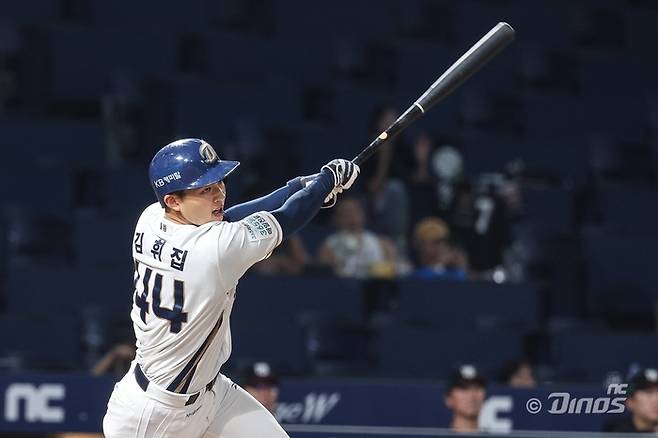 NC 김휘집이 타격하고 있다. 사진 | NC 다이노스