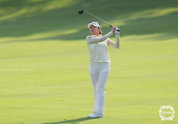 윤수아 리쥬란 챔피언십 2R 7번홀 세컨드샷. /사진=KLPGA