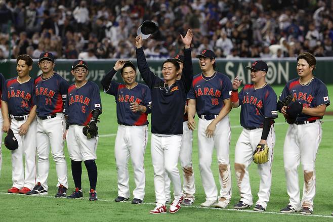 일본은 4전승을 거두고 C조 1위로 8강에 진출했다. 15일 베네수엘라와 4강 진출을 놓고 맞대결한다. 연합뉴스