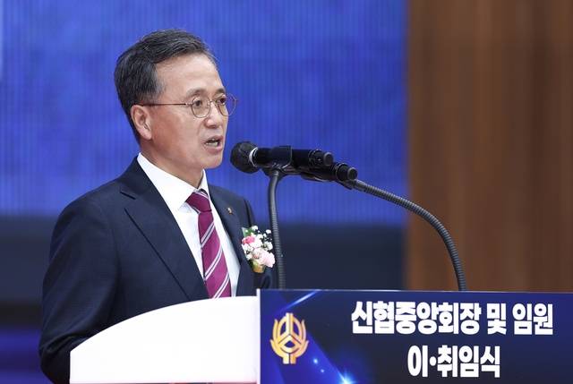 고영철 신협중앙회장이 후보자 시절 내세웠던 'CU뱅크(가칭)' 설립 공약을 향해 업계의 이목이 쏠린다. /신협중앙회