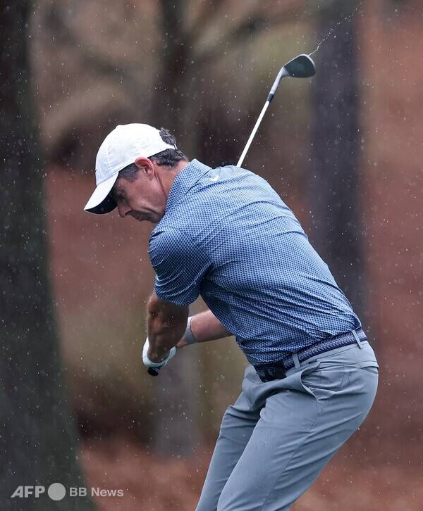 2026년 미국프로골프(PGA) 투어 '제5의 메이저 대회'로 불리는 플레이어스 챔피언십에 출전한 디펜딩 챔피언 로리 맥길로이(북아일랜드)가 1라운드에서 경기하는 모습이다. 사진제공=ⓒAFPBBNews = News1 (사진을 무단으로 사용하지 마십시오.)