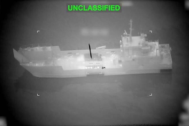 미 중부사령부는 지난 10일 호르무즈 해협 인근에서 활동 중이던 기뢰 설치선을 제거했다면 관련 동영상을 공개했다. 미 중부사령부X