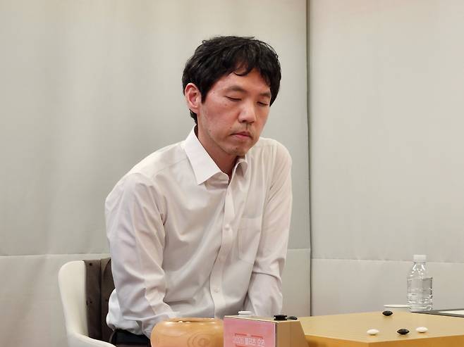 블리츠 오픈 결승에 진출한 ‘디펜딩 챔피언’ 이창호 9단. 한국기원 제공