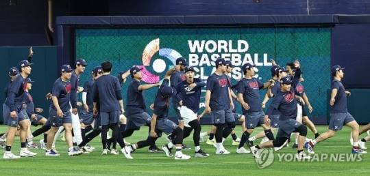 도미니카전 앞두고 훈련하는 한국대표팀 / 사진=연합뉴스