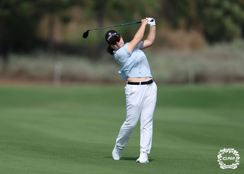 홍정민의 리쥬란 챔피언십 2라운드 경기 모습 / 사진=KLPGA 제공.