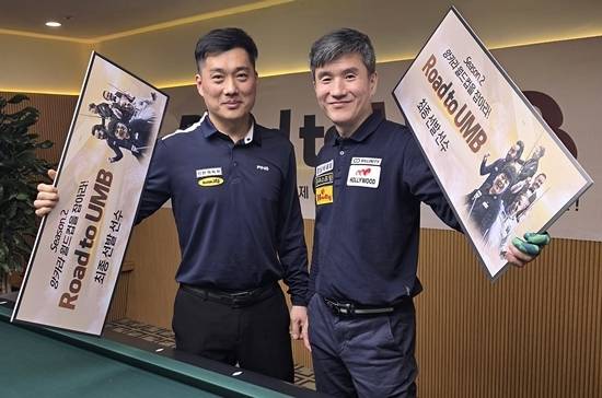 SOOP 주최 ‘로드투유엠비 시즌2’ 선발전서 앙카라3쿠션월드컵 티켓을 획득한 차명종(왼쪽)과 강자인이 대회 후 기념촬영하고 있다. (사진= SOOP)