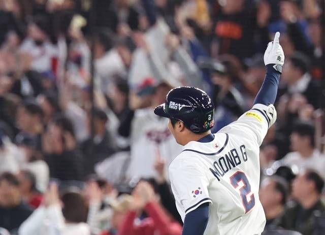 5일 일본 도코돔에서 열린 2026 월드베이스볼클래식(WBC) 조별리그 C조 1차전 한국과 체코의 경기. 1회말 1사 만루 한국 문보경이 만루 홈런을 친 뒤 기뻐하고 있다. 사진=연합뉴스