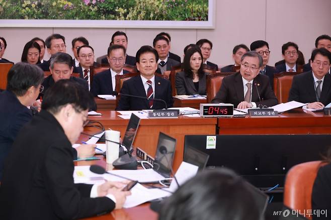 [서울=뉴시스] 고승민 기자 = 조현 외교부 장관이 6일 서울 여의도 국회에서 열린 외교통일위원회 전체회의에서  의원 질의에 답하고 있다. 2026.03.06. kkssmm99@newsis.com /사진=고승민