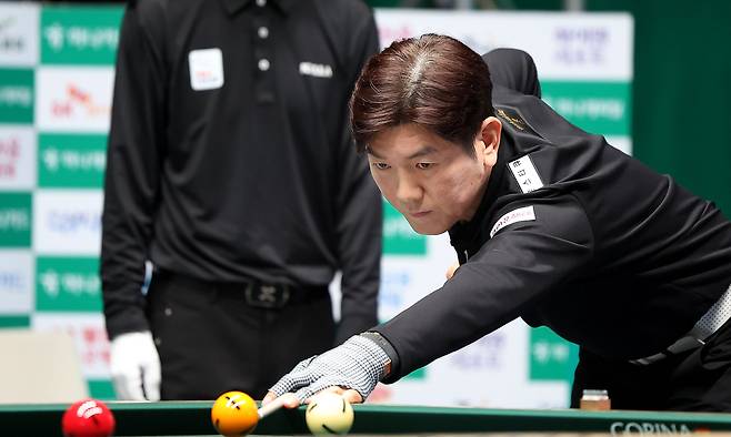 김재근은 김남수를 제치고 8강 카드를 손에 쥐었다.