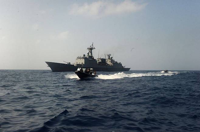 청해부대 최영함(4400t급)이 2021년 이란 혁명수비대의 한국 국적 선박 억류에 대응하기 위해 호르무즈해협 인근 해역으로 이동해 임무에 돌입하고 있다. [헤럴드DB]