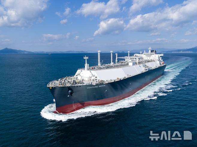 [창원=뉴시스]한화오션이 건조한 친환경 LNG 운반선.(사진=한화에어로스페이스 제공)2026.02.27. photo@newsis.com