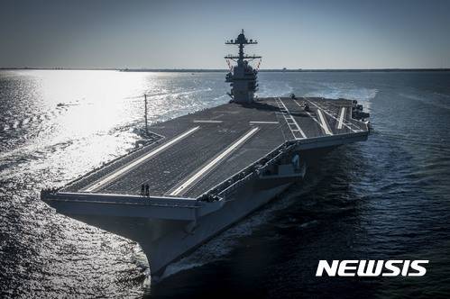 【미해군·AP/뉴시스】미국 해군의 최신형 항공모함이 USS 제럴드 R 포드호가 2017년  4월 8일 버지니아주 뉴포트 항구를 출항해 처음으로 시험 운항을 하고 있을 때의 광경.   130억 달러가 투입된, 세계에서 가장 비싼 이 항공모함은 261일째 연속 해상근무로 신기록을 세웠지만 12일 세탁실 화재로 2명이 다치는 등 장기 취항의 폐단이 나타나고 있다고 미 해군사령부가 의회에 보고했다.  2026. 03. 13.