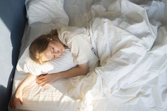 ‘수면 위생법’은 규칙적인 생활과 환경 관리를 통해 숙면을 돕는 건강한 수면 습관이다. 클립아트코리아