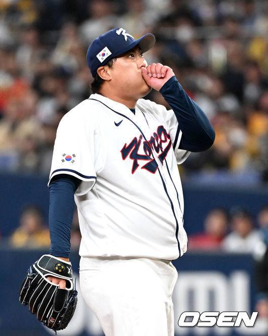 [OSEN=오사카(일본), 손용호 기자] 2일 일본 오사카 교세라돔에서 월드베이스볼클래식(WBC) 공식 연습 경기 한국 야구 대표팀과 한신 타이거스의 경기가 열렸다.우리 대표팀은 3일 같은 장소에서 오릭스 버팔로스와 연습 경기 2차전을 치른 뒤 5일 일본 도쿄돔에서 체코와 WBC 조별리그 1차전에서 격돌한다.6회말 한국 류현진이 역투하고 있다. 2026.03.02 /spjj@osen.co.kr