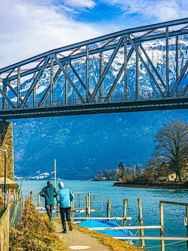 아레강을 건너는 철교.