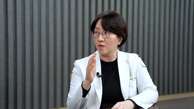 14일 저녁 9시 25분 서울경제TV ‘지금, 명의’에 출연한 ‘당뇨병 명의’ 전숙 경희대병원 내분비내과 교수는 “혈당 스파이크는 의학적인 질병명은 아니지만, 혈당 변동성이 높으면  산화스트레스나 염증 반응이 많아지고 향후 당뇨 위험도 높아진다”고 말했다.