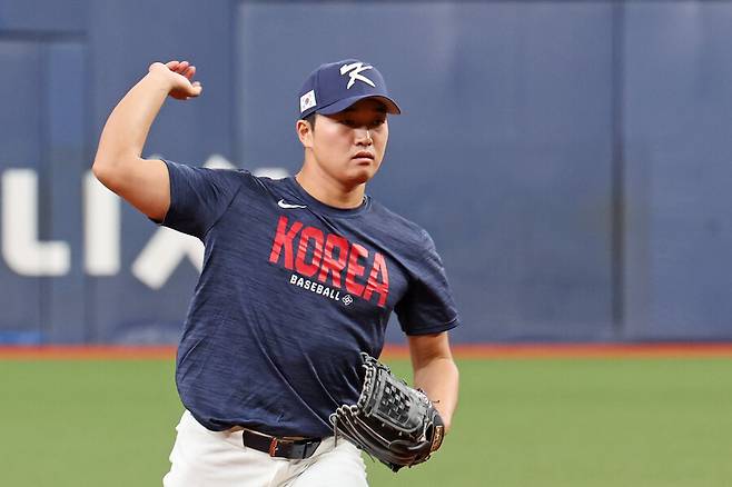 ▲ 고우석이 론디포파크 그라운드를 밟는다. 첫 메이저리그 계약 팀이었던 샌디에이고 파드리스에서, 프로 데뷔 첫 트레이드를 겪으면서 이적했던 두 번째 팀인 마이애미 말린스의 홈구장이다. 고우석은 마이애미 선수로 론디포파크 마운드에 서지는 못했지만, 이제 한국 국가대표 일원으로 그 꿈의 구장에 방문한다. ⓒ 연합뉴스