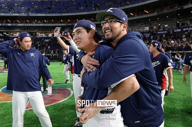 ▲ 태극마크를 달고 뛰는 것에 자랑스러워하고 있는 데인 더닝(오른쪽).